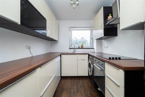 63 Westmoreland Drive, Sutton, SM2 6AB