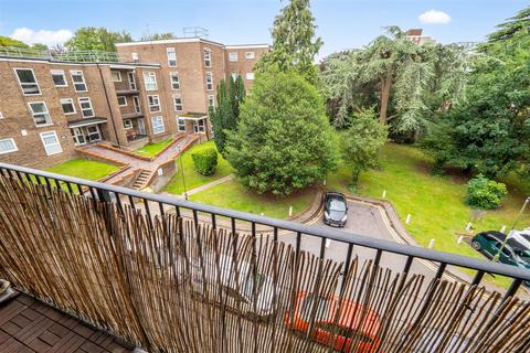 63 Westmoreland Drive, Sutton, SM2 6AB