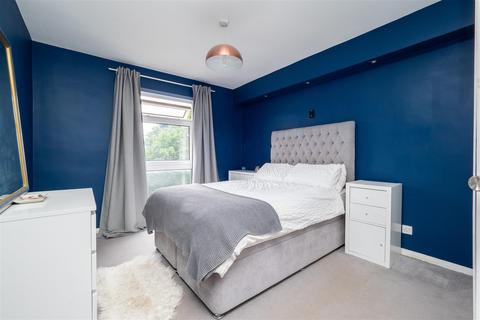 63 Westmoreland Drive, Sutton, SM2 6AB