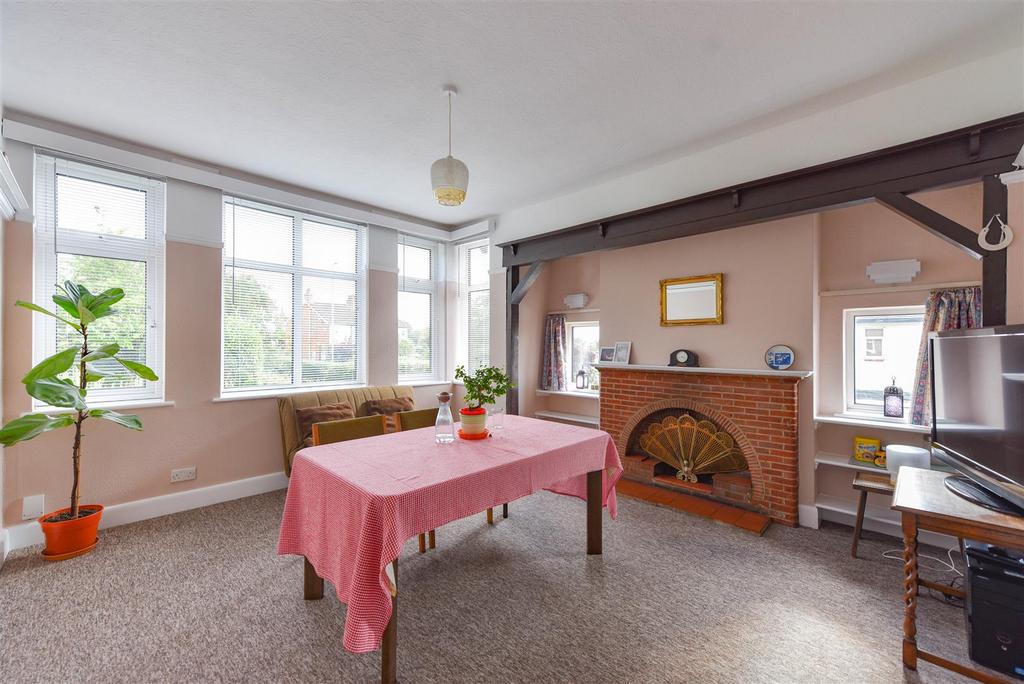 Boughton Green Road, Northampton 2 bed detached bungalow for sale £