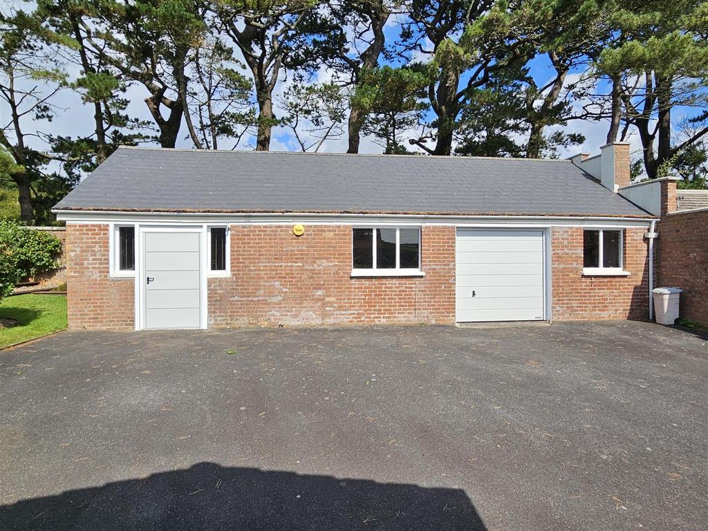 Garages.jpg