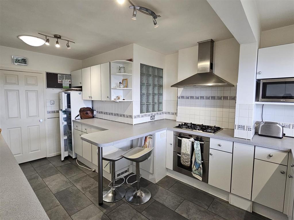 Kitchen 1.jpg
