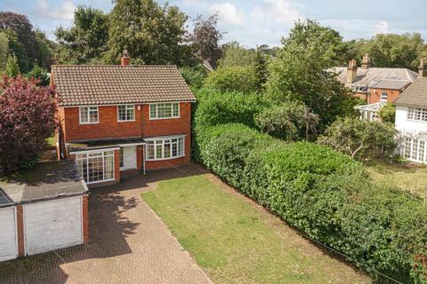 7 Richmond Close, Epsom, KT18 5EY