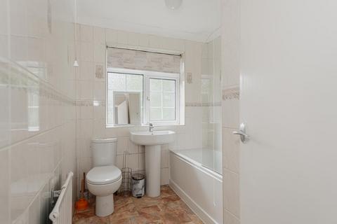 7 Richmond Close, Epsom, KT18 5EY