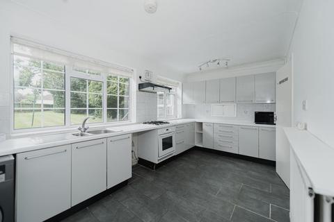 7 Richmond Close, Epsom, KT18 5EY