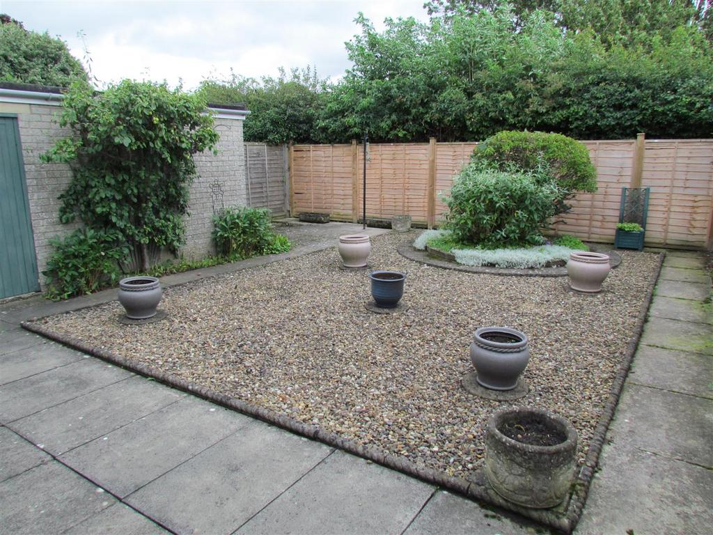 Pool Court, Pickering 2 bed detached bungalow for sale £240,000