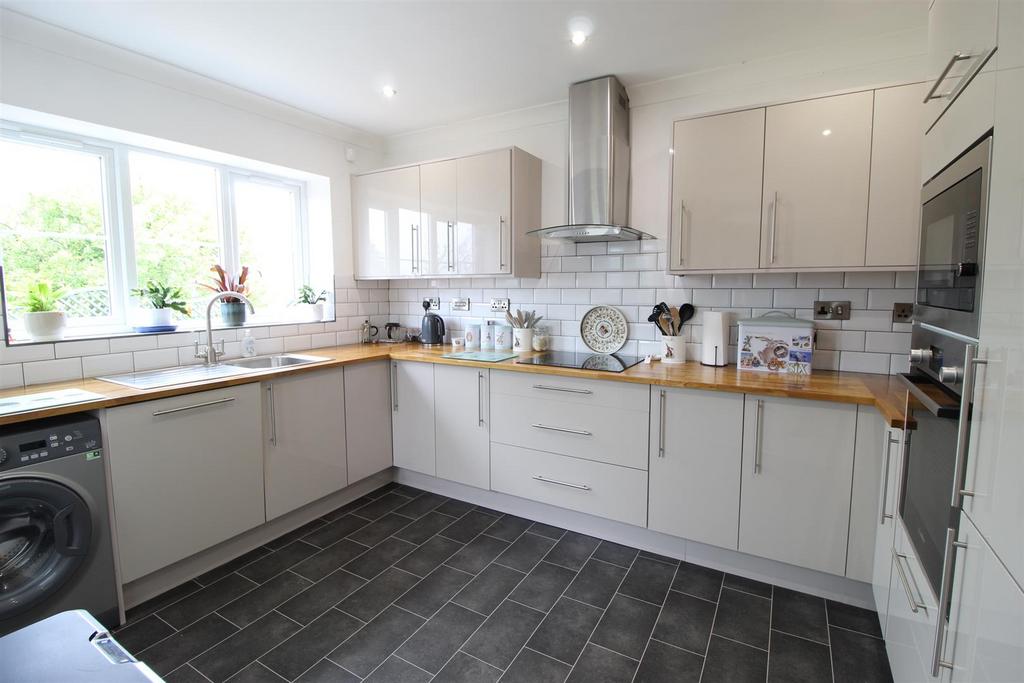 Paradise Street, Hadfield, Glossop 4 bed detached house for sale £425,000