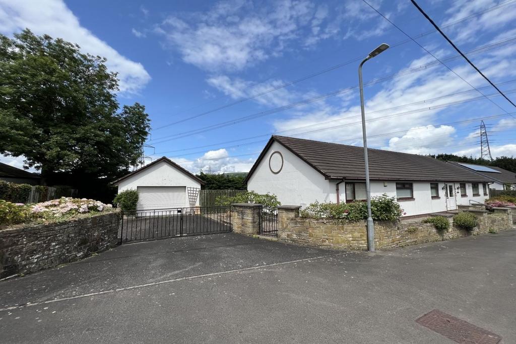 The Cutting, Llanfoist, Abergavenny, NP7 4 bed detached bungalow for