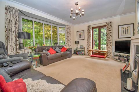 16 Hillway, Guiseley, Leeds, LS20 8HB