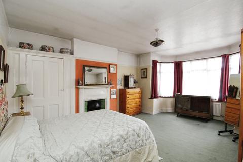 303 Wanstead Park Road, Ilford, IG1 3TS