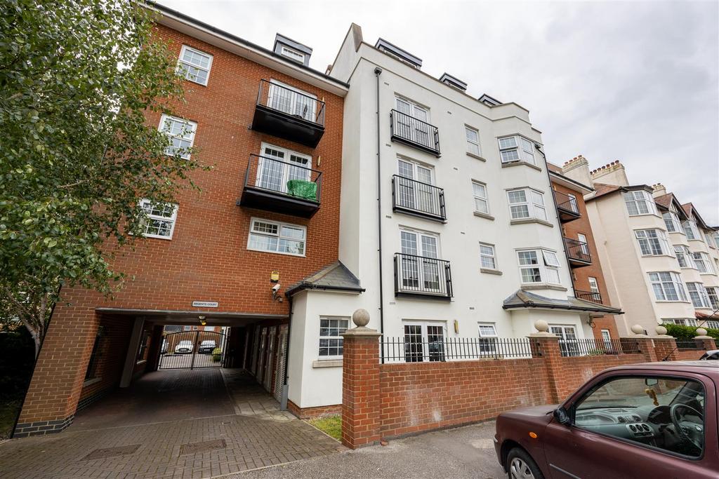 Regents Court, Alexandra Road, SouthendOnSea 2 bed apartment for sale