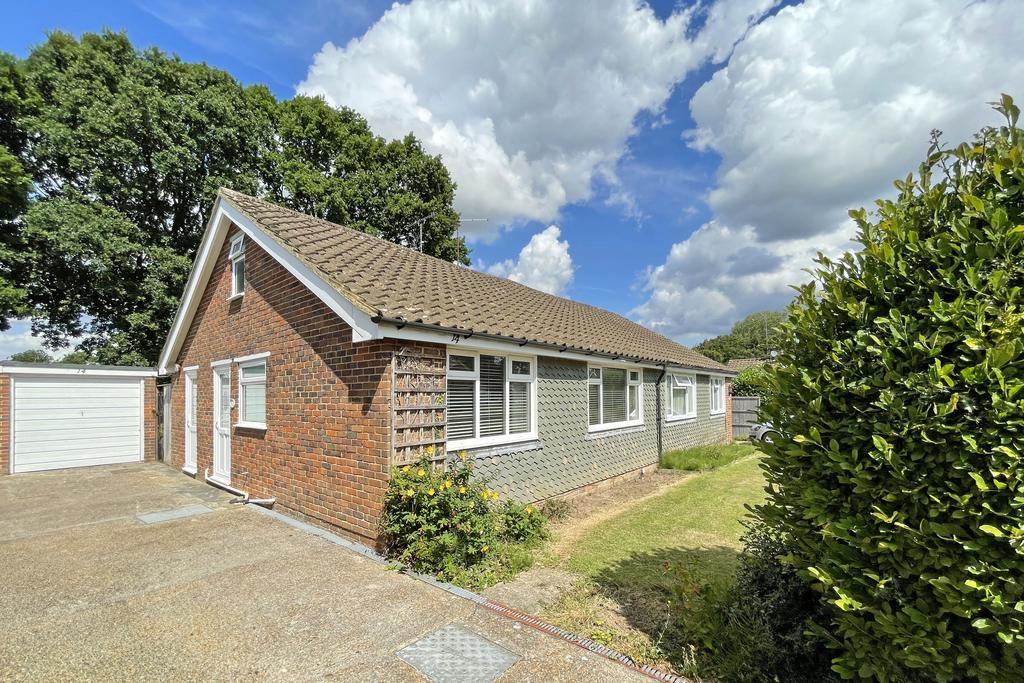 Fir Tree Way, Hassocks, West Sussex, BN6 8BT 2 bed semidetached