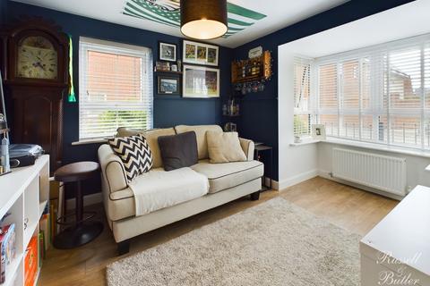22 Bobbins Way, Buckingham, MK18 7SA