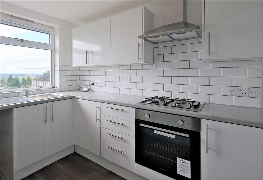 Rennie Road, Kilsyth 3 bed terraced house £84,995