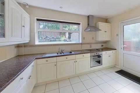 3 bedroom detached bungalow to rent - Strode Park Road, Herne Bay