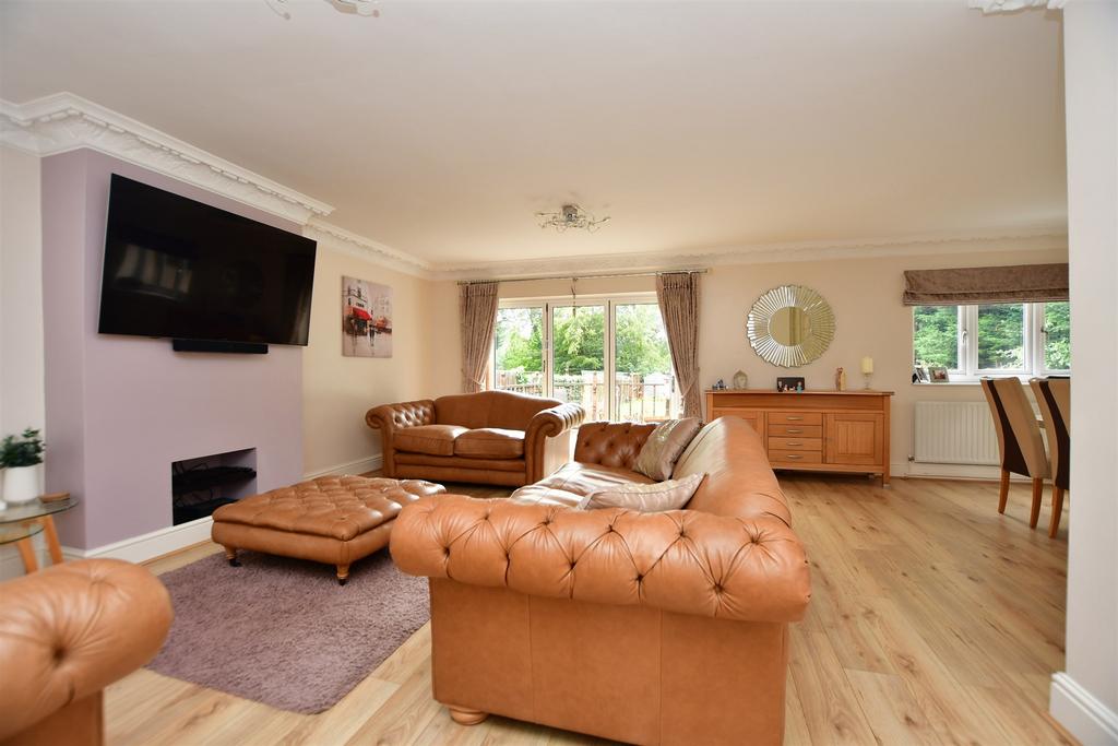 Hallsfield Road, Walderslade, Chatham, Kent 5 bed chalet £700,000