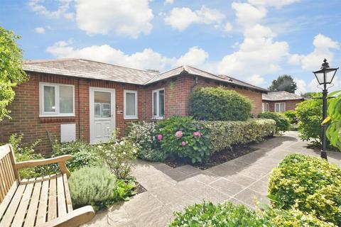 2 bedroom semi-detached bungalow for sale - Melbourne Road, Chichester, West Sussex