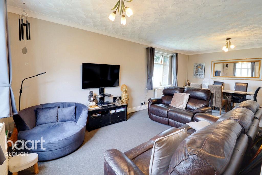 Fox Road, Slough 4 bed end of terrace house for sale £550,000