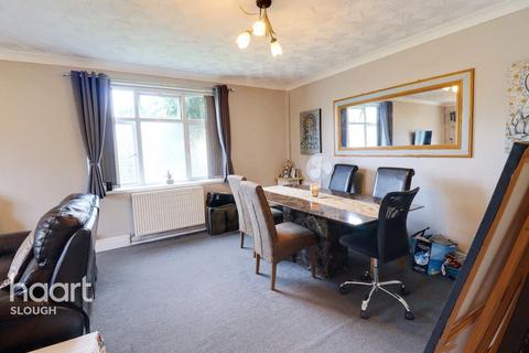 4 bedroom end of terrace house for sale, Fox Road, Slough