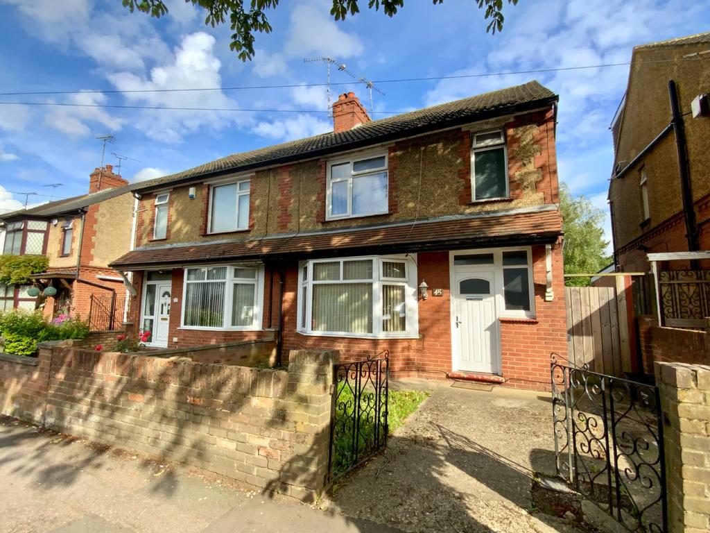 Compton Avenue, Luton, Bedfordshire... 3 bed semidetached house £345,000
