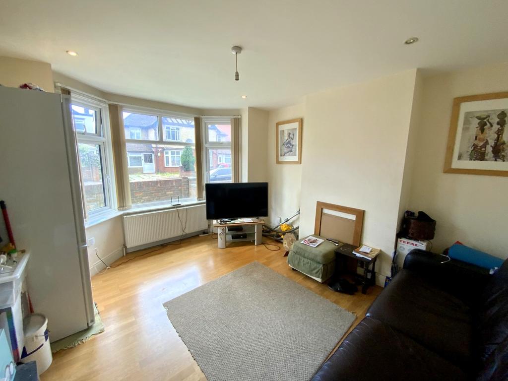 Compton Avenue, Luton, Bedfordshire... 3 bed semidetached house £345,000