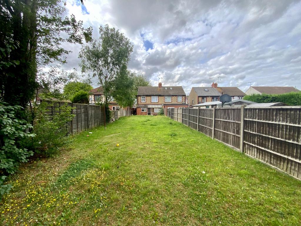 Compton Avenue, Luton, Bedfordshire... 3 bed semidetached house £345,000