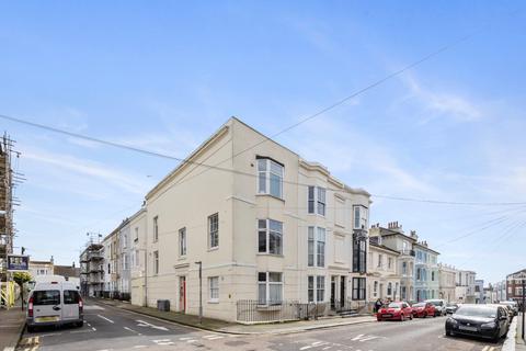 4 bedroom flat for sale