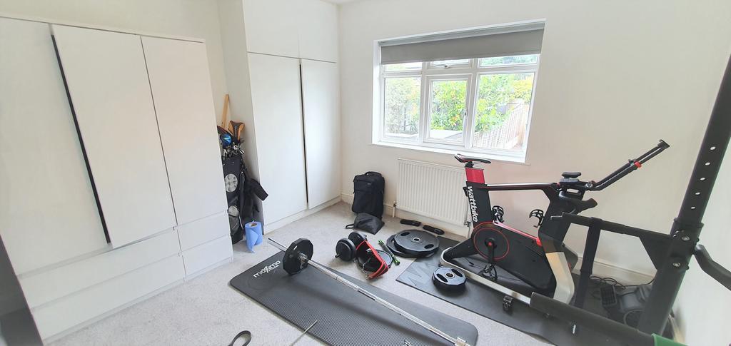 Rear bedroom (2)
