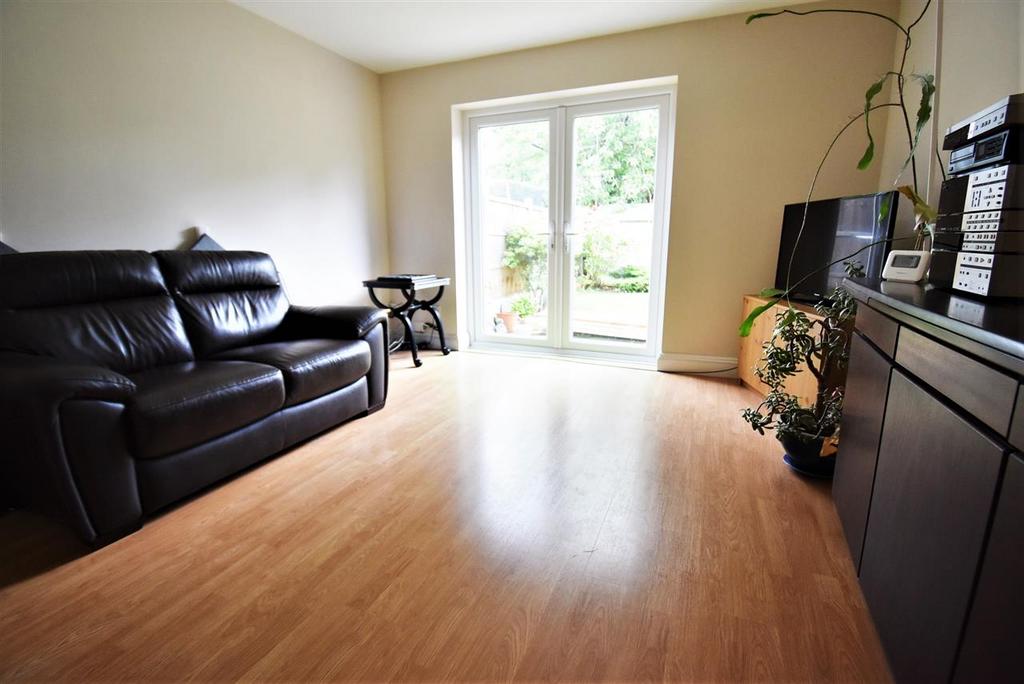 Malyons Close, Basildon 4 bed terraced house for sale £300,000