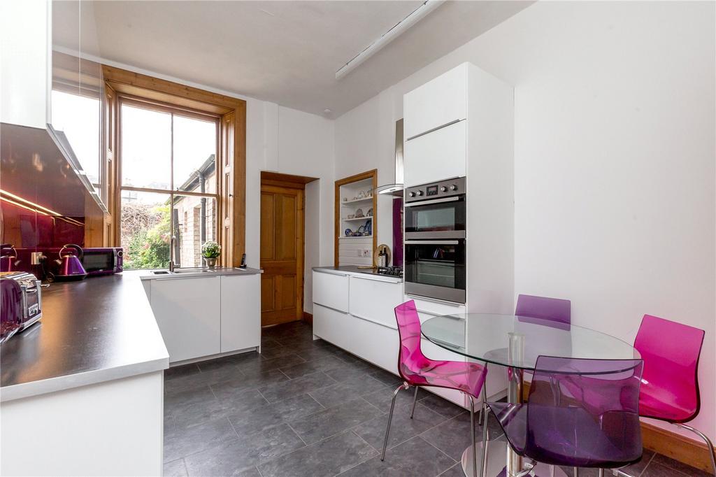 Kitchen/ Dining Room