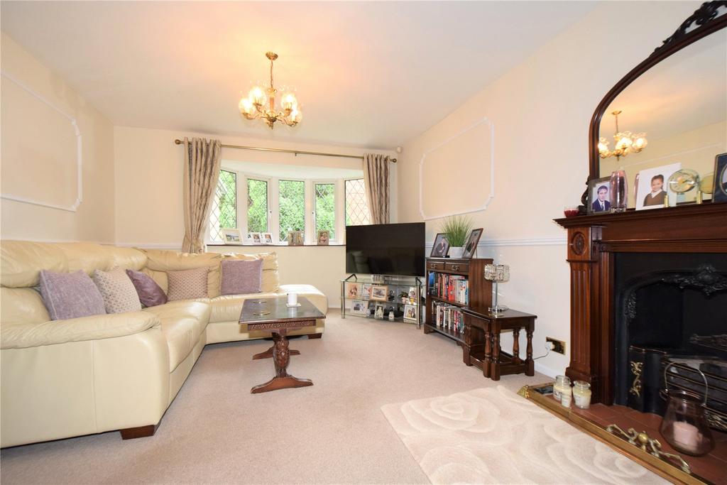 Dahlia Drive, Swanley, Kent, BR8 5 bed semi-detached house for sale - £ ...