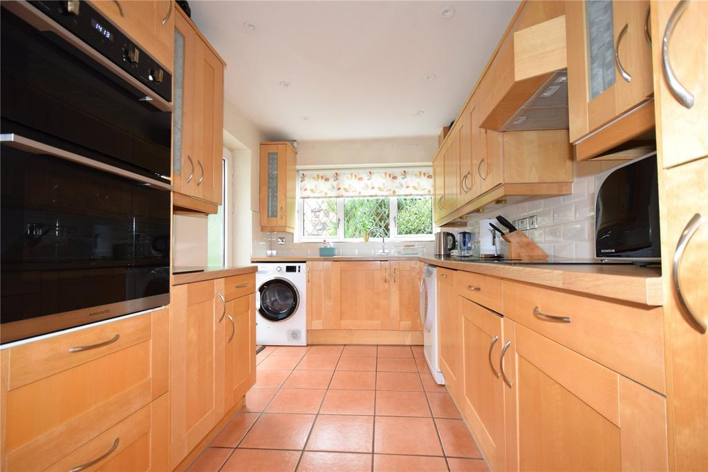 Dahlia Drive, Swanley, Kent, BR8 5 bed semidetached house for sale £