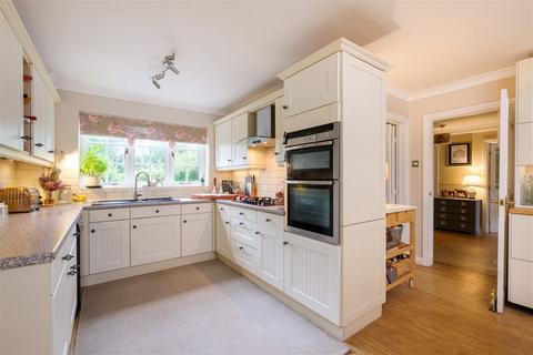 4 bedroom detached house for sale, Springfield Close, Cross