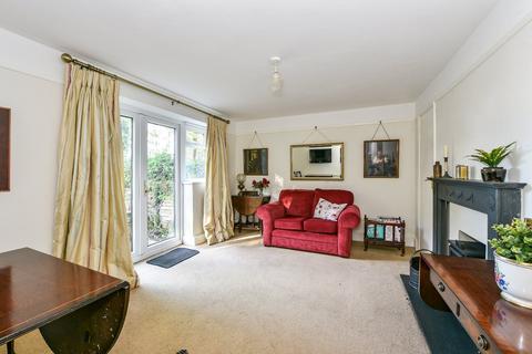 62a Admers Crescent, Liphook, GU30 7HP