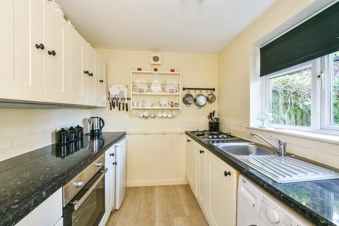62a Admers Crescent, Liphook, GU30 7HP
