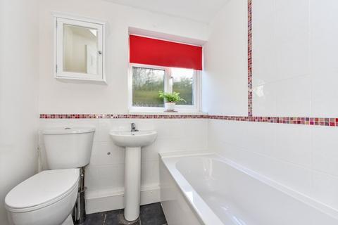 62a Admers Crescent, Liphook, GU30 7HP