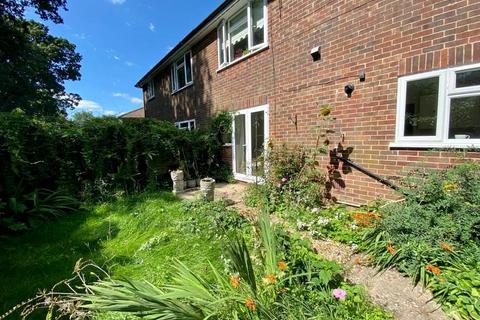 62a Admers Crescent, Liphook, GU30 7HP