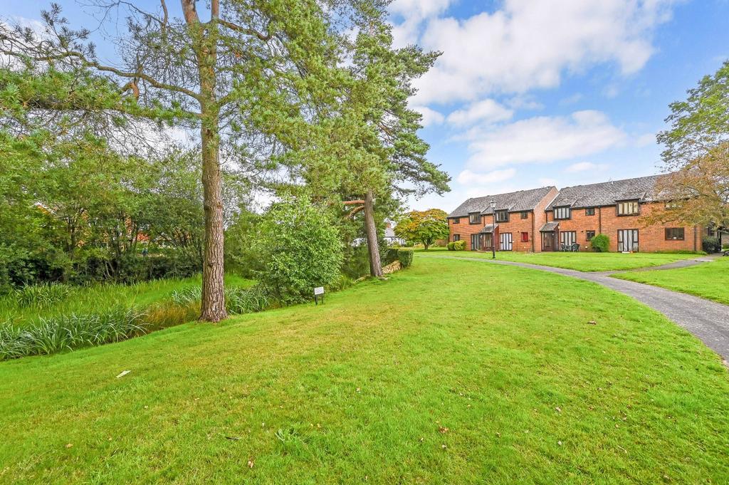 Chiltlee Manor Estate, Liphook... 2 bed for sale £225,000