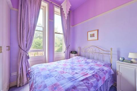 Flat 5, 1 Surbiton Hill Park, Surbiton, KT5 8EF