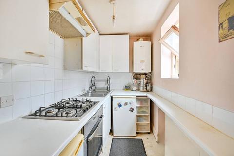 Flat 5, 1 Surbiton Hill Park, Surbiton, KT5 8EF