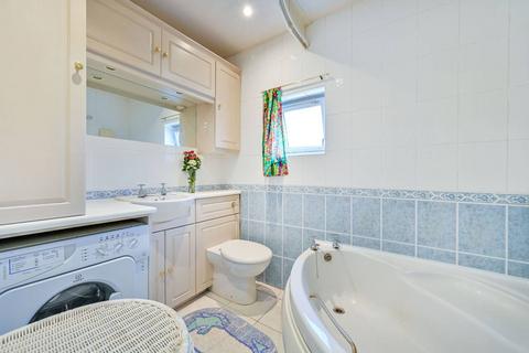 Flat 5, 1 Surbiton Hill Park, Surbiton, KT5 8EF