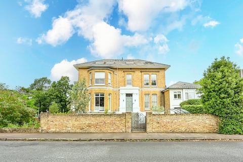 Flat 5, 1 Surbiton Hill Park, Surbiton, KT5 8EF