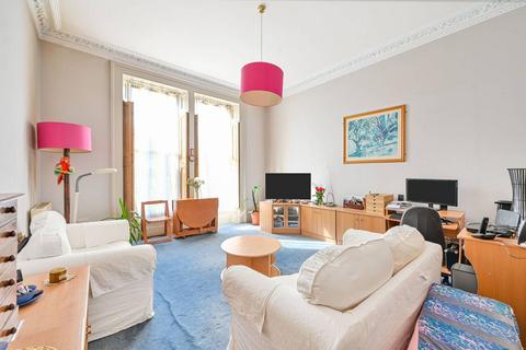 Flat 5, 1 Surbiton Hill Park, Surbiton, KT5 8EF