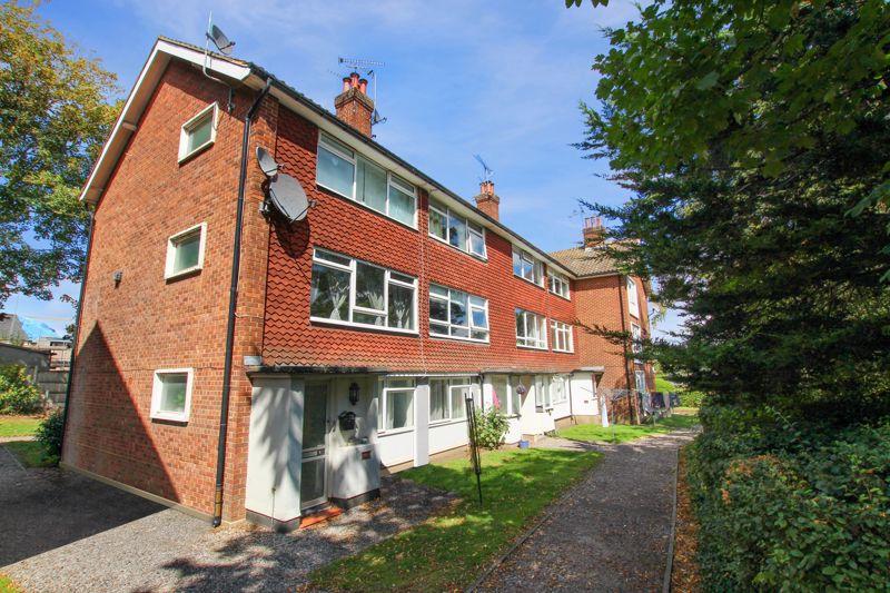Oakfield Lane, Dartford 2 bed apartment for sale £240,000