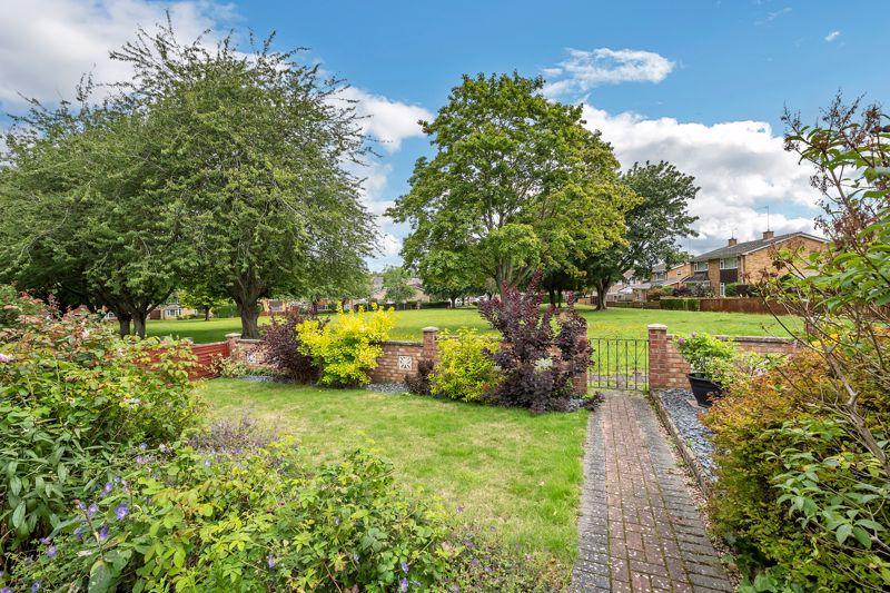 Front Garden &amp; View