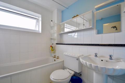 18 Fleetwood Way, Thame, OX9 3DF