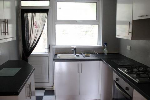 3 bedroom terraced house to rent, Hillside Terrace, Wattstown, Porth