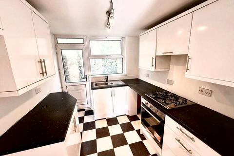 3 bedroom terraced house to rent, Hillside Terrace, Wattstown, Porth