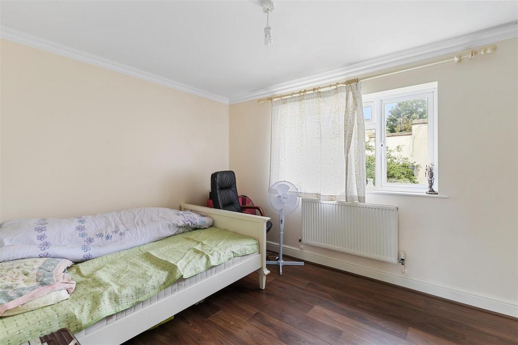 135 Victoria Road N9 9 BB-5.jpg