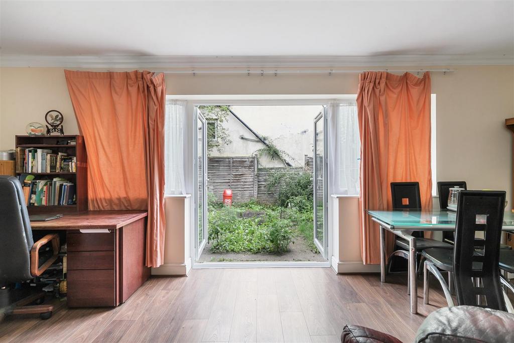 135 Victoria Road N9 9 BB-8.jpg